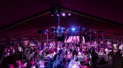 Die Charity Dinnershow der Monsignore-Ohlhäuser-Stiftung im Spiegelpalast des  Crazy Palace in Karlsruhe