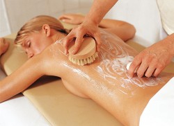 Bürstenmassage im Freidrichsbad