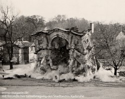 Sprengung der Festhalle Kalrsruhe