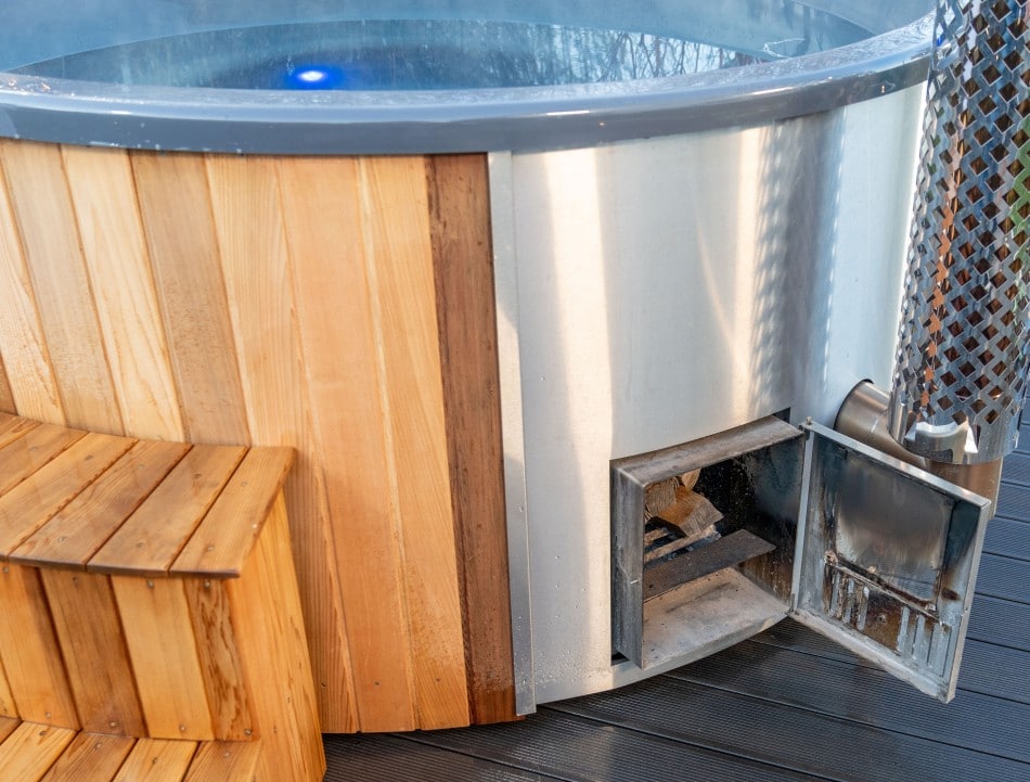Quelle der Entspannung Whirlpool, Jakuzzi, Hot Tub im Garten Immobilien Magazin